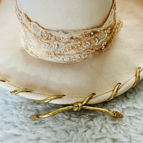 Hooray Henri Wool Cream Off White Floral Ladies Hat - Picture 13 of 16